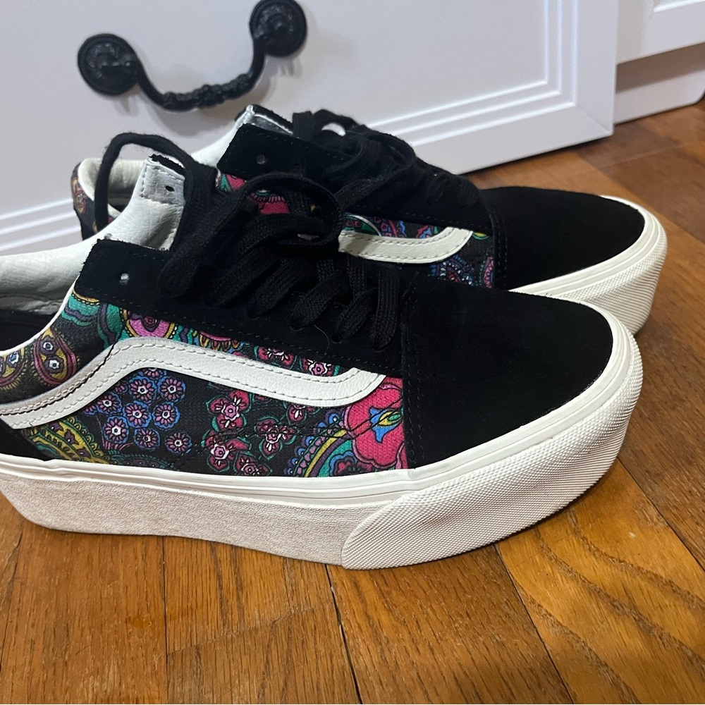 USED: Size 7 Old Skool Stac - Paisley  Bloom Black. OG Box Included